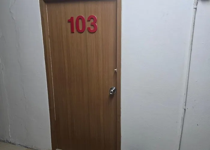 103 Lovely Ac With Private Kitchen